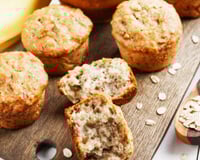 Meu filho de 4 anos me pede essa receita toda semana, e o melhor é que é saudável e prática: aprenda a fazer bolinho de banana com aveia!