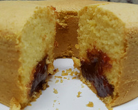 Bolo de fubá com goiabada