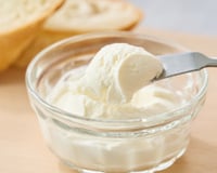 Você não sentirá a diferença: queijo cremoso caseiro econômico com excelente custo-benefício