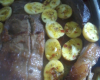 Batata assada recheada com cebola e pimenta calabresa