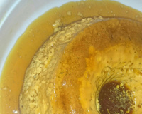 Pudim de leite condensado na boca do fogão