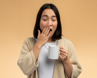 Anota, salva ou printa essa receita que vai dar um fim à insônia e despertares noturnos: chá de camomila, erva-cidreira e valeriana para beber 30 minutos antes de dormir