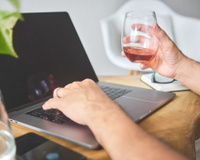 Não beba esta bebida à noite – efeito prolongado e insidioso que pode arruinar seu sono