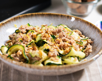 Com abobrinha e atum em lata você tem um jantar delicioso e saudável em menos de 10 minutos