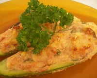 Abobrinha recheada com atum