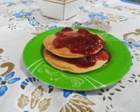 Panqueca americana com geleia de morango