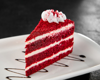 Bolo red velvet sem corante: essa versão natural não leva açúcar e nem farinha de trigo, mas fica tão bonita e saborosa quanto a original