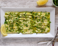 Leve, farta, refrescante e sem forno: essa receita de abobrinha é um jantar saudável perfeito para o final do dia