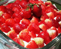 Merengue de morango com suspiros