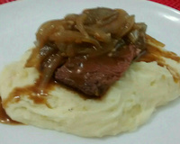 Aligot (purê de batatas com queijo)