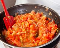 Influente chef espanhol revela grande erro que cometemos ao cozinhar esse molho: "Um sofrito não é uma cebola e dois tomates. É 100 gramas de cebola e 80 gramas de tomate"