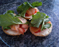 Bagle aberto com frango rápido e levinho