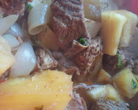 Costela com mandioca na cerveja