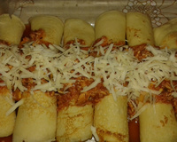 Panqueca com recheio de carne moída e mussarela