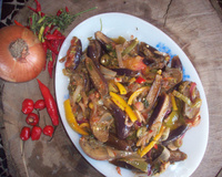 Salada de berinjela de micro-ondas