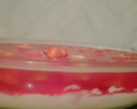 Torta de gelatina com morangos