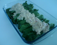 Panquecas da folha de couve manteiga com mussarela de bufala e carne moída