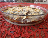 Delícia de chocolate, coco, damasco e castanhas-de-cajú