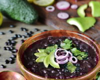 Feijão preto na panela de pressão