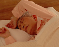 Um pequeno detalhe na hora de dormir pode prejudicar a noite de sono completamente, aponta médico