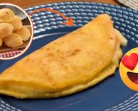 Pão de queijo de frigideira para um café da manhã rápido e diferente: receita com tapioca é simples e ganha sabor com parmesão