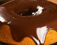 Quem prova, aprova: bolo de cenoura tamanho família para não faltar para ninguém nesse final de semana!