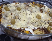 Macarrão com molho de carne moída ao forno