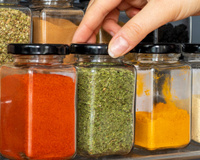 Cuidado com os temperos que você compra! Estudo mostra que tem produto adulterado no mercado e explicamos como não cair em cilada