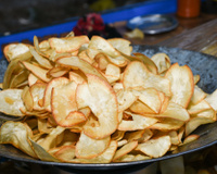 Saiba como fazer chips de mandioca
