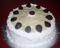 Bolo com recheio de ameixa e pessêgo da mamãe Cida