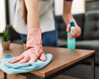 O segredo mais bem guardado das diaristas para deixar a casa perfumada o dia inteiro (sem gastar quase nada)