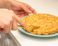 A frigideira ficou para trás: veja no TudoGostoso como fazer omelete de um jeito que sacia muito mais