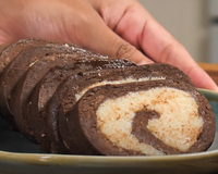 Rocambole de prestígio é a sobremesa fácil e irresistível que você precisa fazer na sua casa