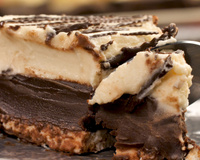 Torta crocante de dois chocolates 