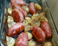 Linguiça assada com batatas