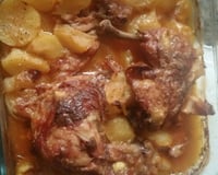 Coxa de frango assada com batatas