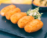 Croquete de milho sequinho: o segredo para o petisco de boteco mais crocante que você vai provar