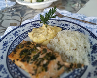 Salmão ao molho frio de maracujá