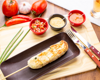 Pão de alho no espetinho: receita para agitar seu Carnaval