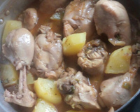 Frango delicioso com batatas na panela