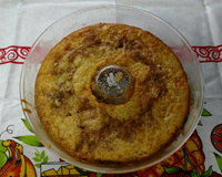 Bolo de banana sem lactose e recheado com banana e passas