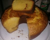 Bolo de fubá com goiabada