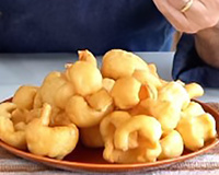 Adeus salgadinho industrializado: faço esse biscoitinho caseiro em menos de 15 minutos na airfryer e com apenas 2 ingredientes, meus filhos comem felizes!