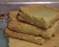 Bolo de aipim com creme de leite e leite condensado