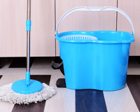 Adeus desinfetante: a casa vai ficar cheirosa por dias com apenas 2 gotas desse produto no balde