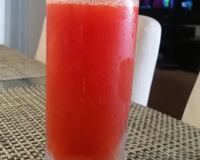 Suco de morango com limão