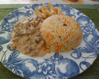 Estrogonofe simples de carne