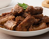 Pernil refogado em pedaços com molho para qualquer refeição