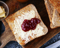 Glicemia: adeus manteiga e geleia, veja o que passar no pão após os 50 anos