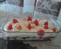 Gelado de nutella com morango e merengue